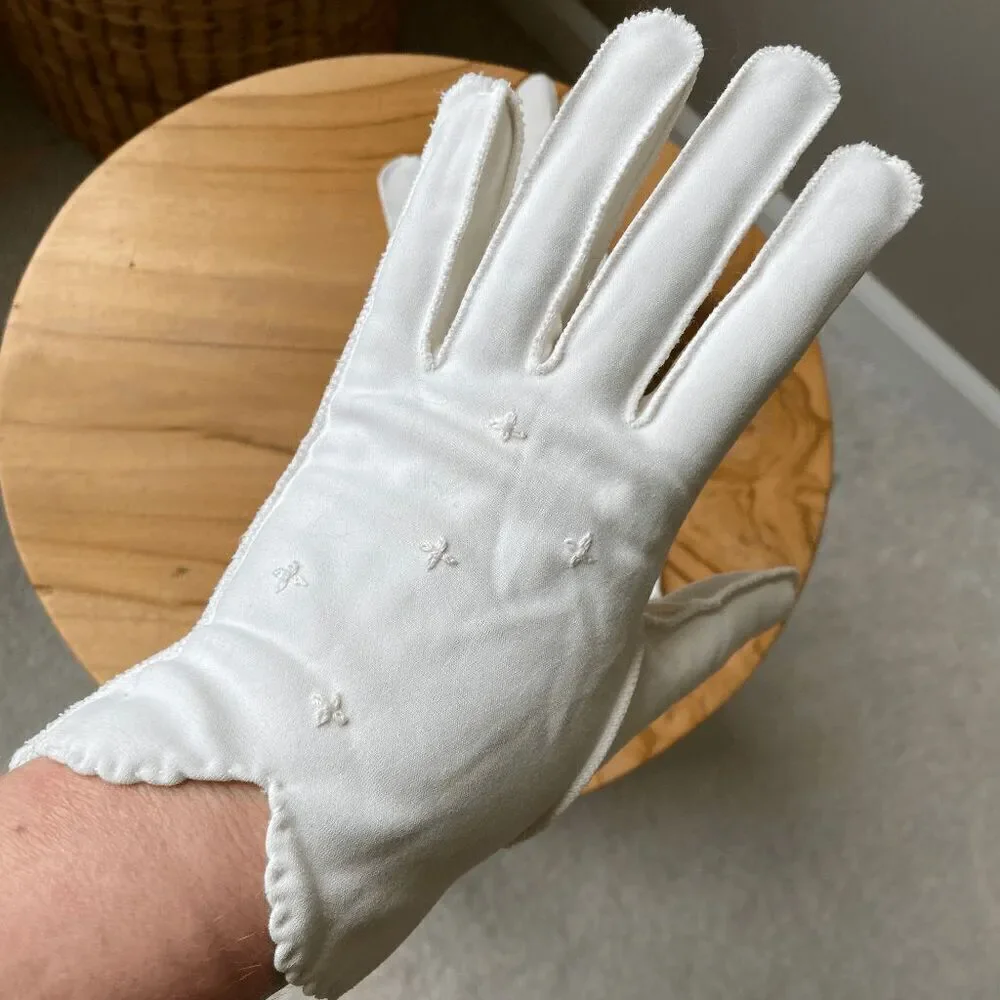 Vintage 1960s White Cotton Gloves with White Embroidered Flower Details Wrist Le
